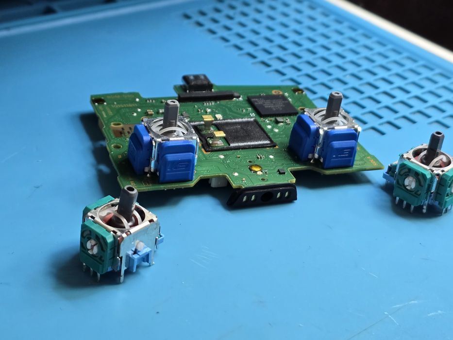 Ремонт на Controller Stick Drift – PS5 DualSense / Xbox One / Series X