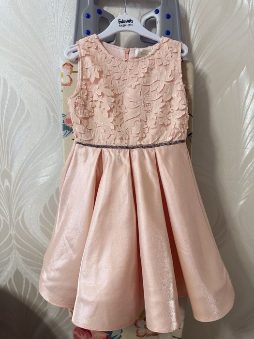 Продам нарядное платье.