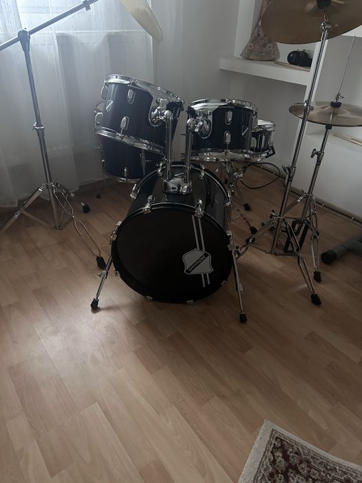 Tobe Acustice-Millenium Focus 18 Drum Set