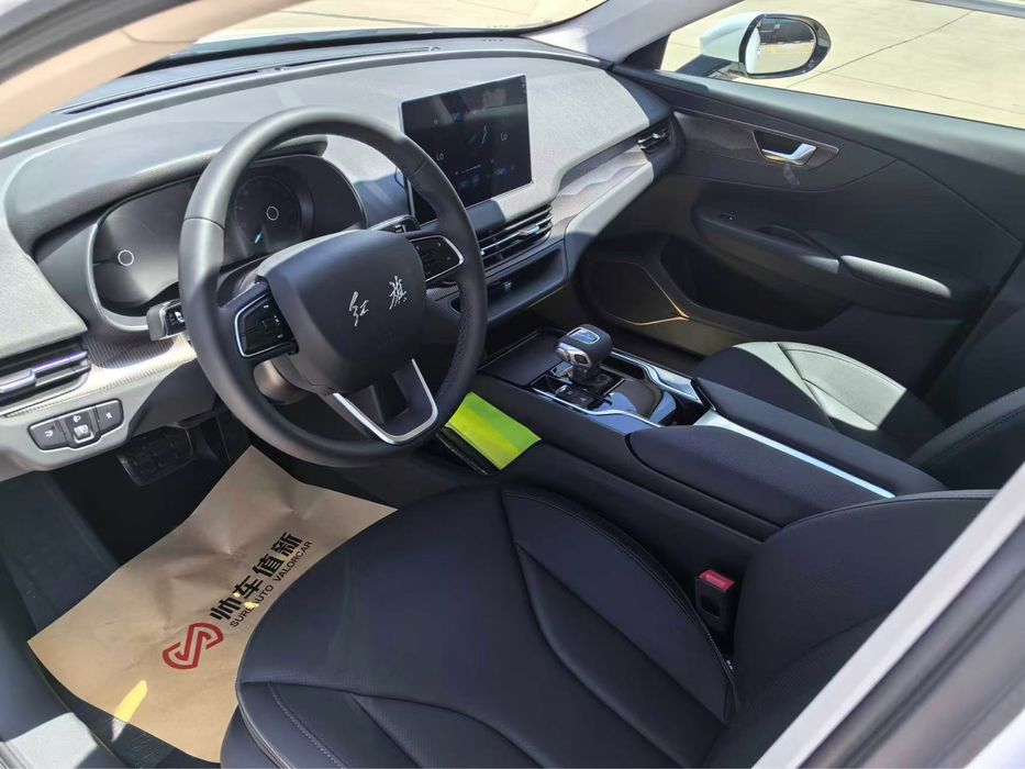 Автомобиль Hongqi Eqm5