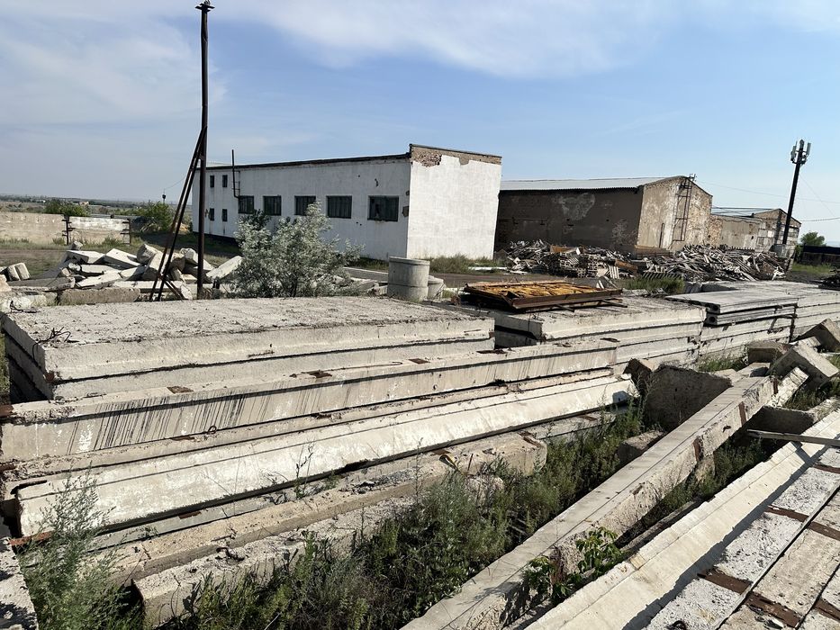 Продаются плиты,лотки,блоки