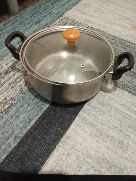 Продам кастрюлю нержавеющая сталь