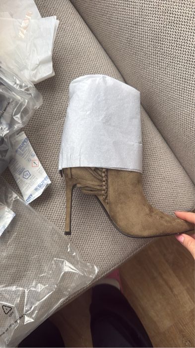 Велурени боти Guess различни размери