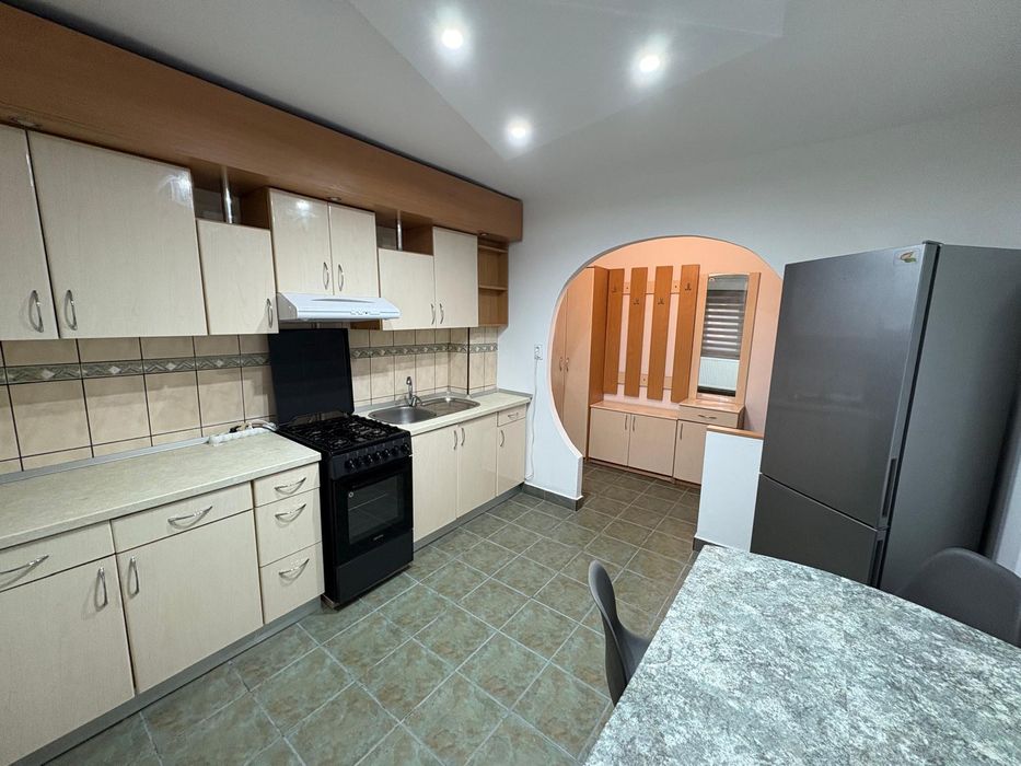 Închiriez apartament 2 camere zona Cotul Mic