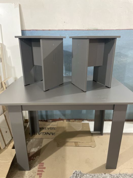 Продам стол и табуретки