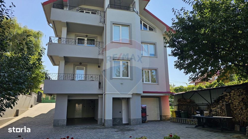 Casă / Vilă de lux cu 8 camere de vânzare in Obcini, Suceava