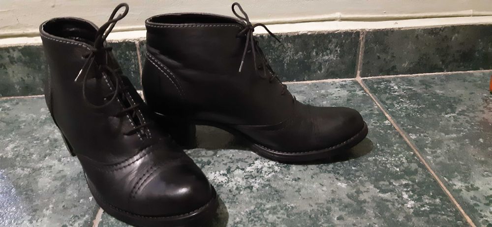 Дамски черни боти Gabina