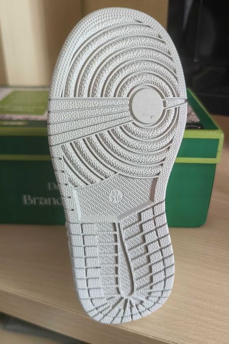 Кроссовки на липучках