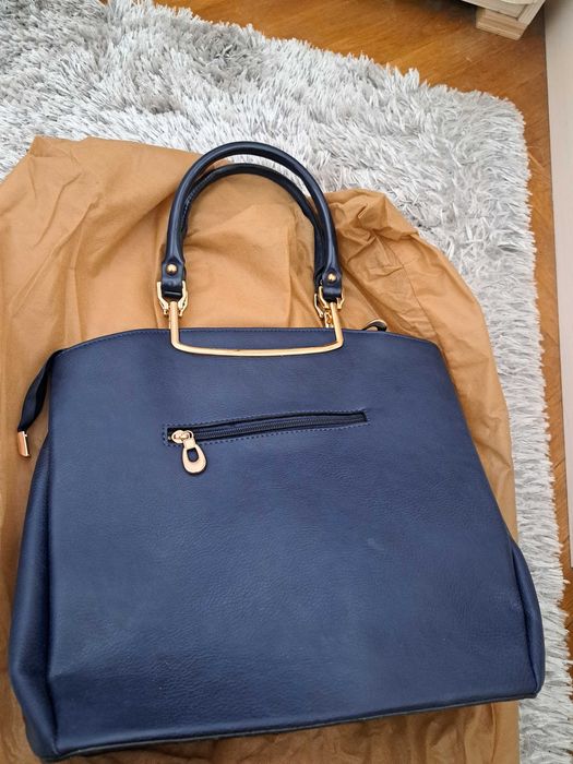 Нова тъмно синя чанта с къси дръжки