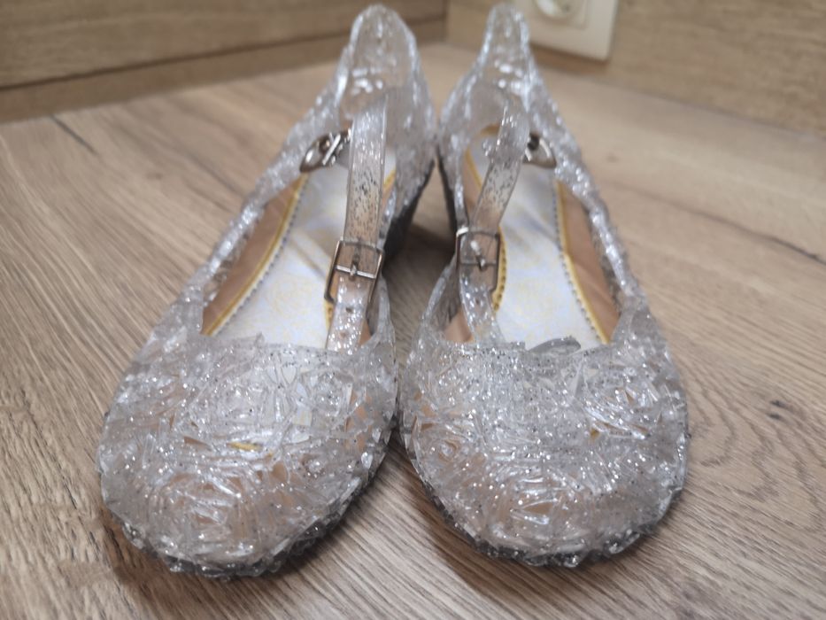 Гумени ботуши и сандали за госпожица