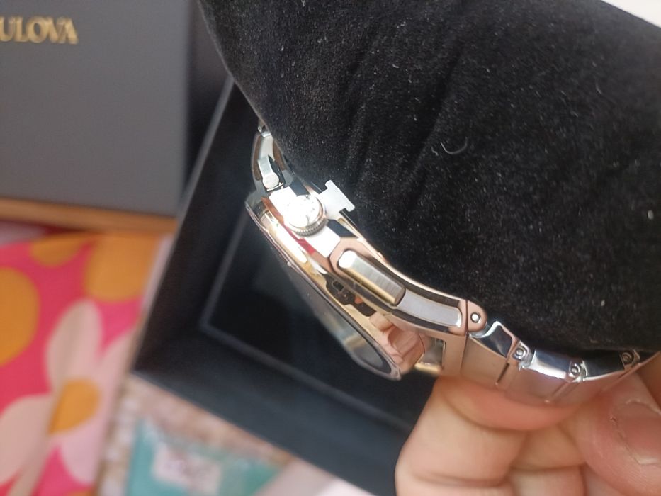 Bulova Curv нов -620Евро