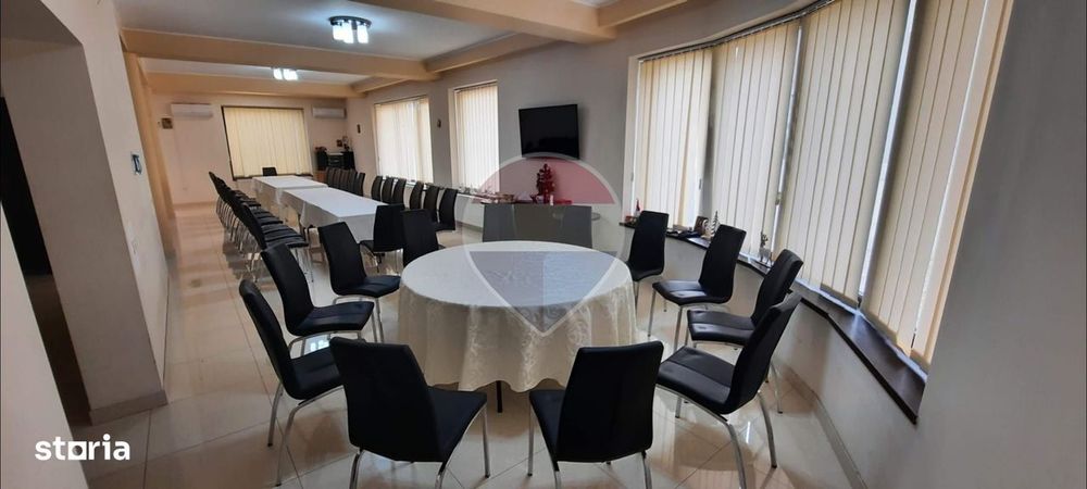 Casă / Vilă cu 12 camere de închiriat în zona Fundeni