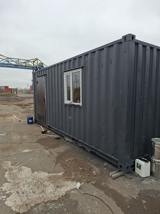 Пустые и утеплённые кокнтейнера