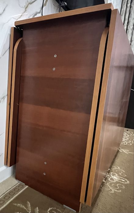 Продам стол книжку