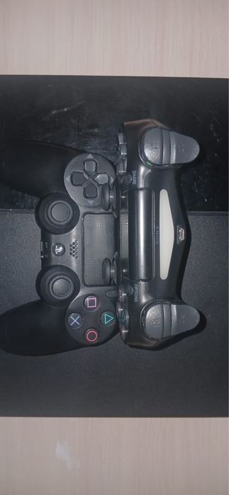 Продам PS4.