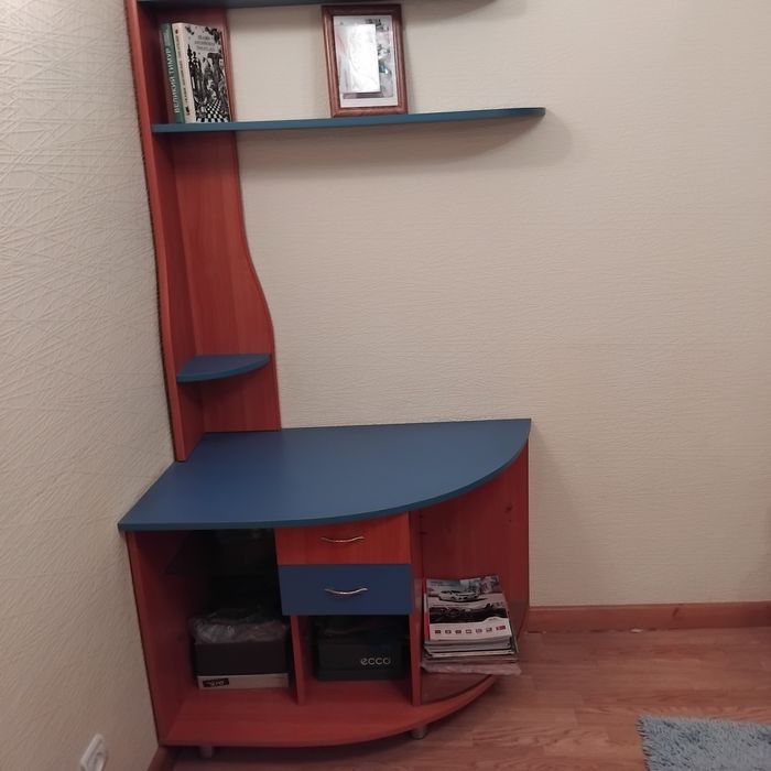 Тумбочка с полочками