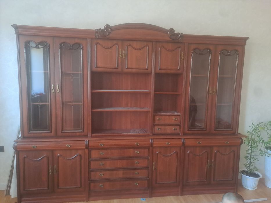 Продам сервант цена договорная