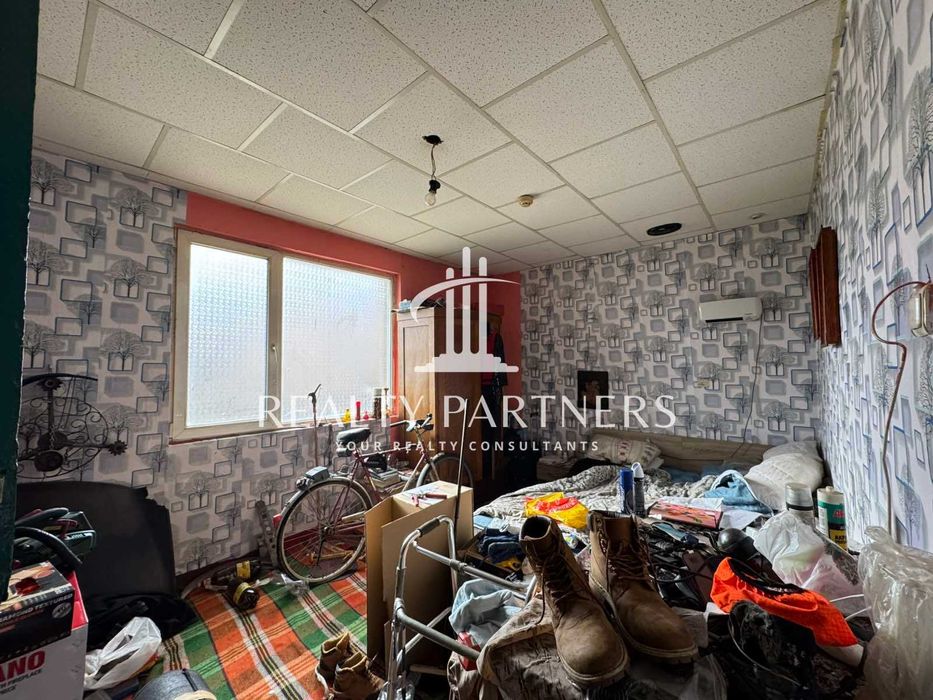 Продава Eтаж от къща - кв. Църква, гр. Перник