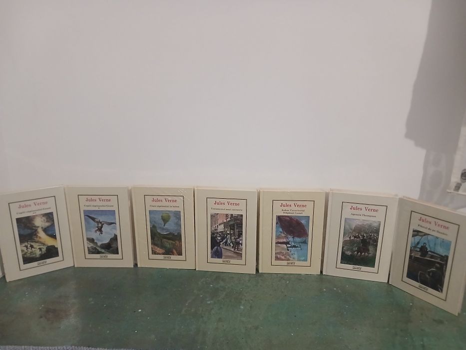 Vând cărți Jules Verne. NEGOCIABIL .VÂND URGENT!!
