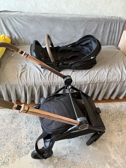 Коляска прогулочная