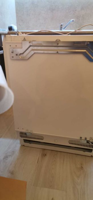 Хладилник с камера за вграждане