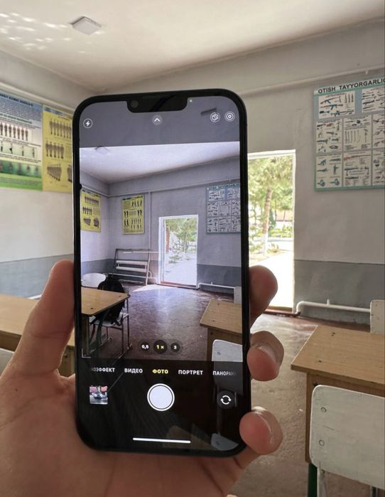 iphone 13 pro max xolati tiniq ochilmagan ekran chetida kichkina dogib