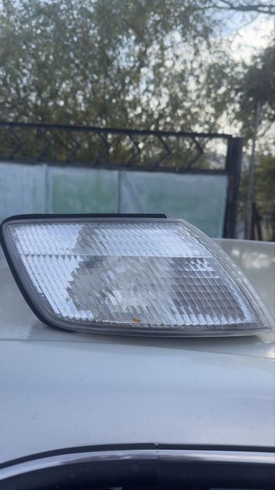 Правый поворотник toyota windom