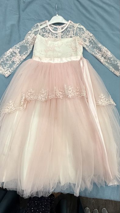 Платье детское  нарядное