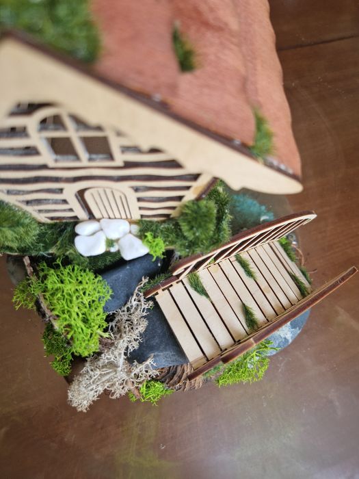 Терариум с истински мъх и къщичка