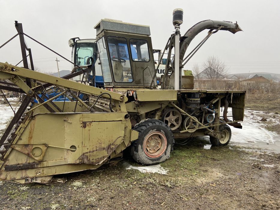 Продам кукурузный комбаин марал е281