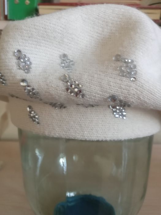 Береты, шапки вязаные.