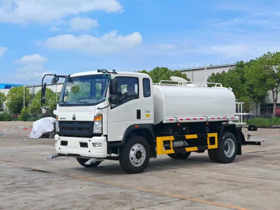 HOWO 4x2 6 куба Водовоз. Новый. с НДС