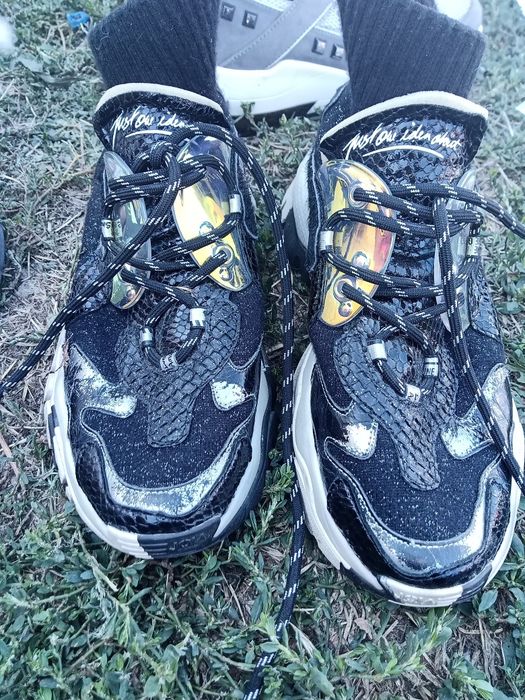 Adidași in stare perfectă.