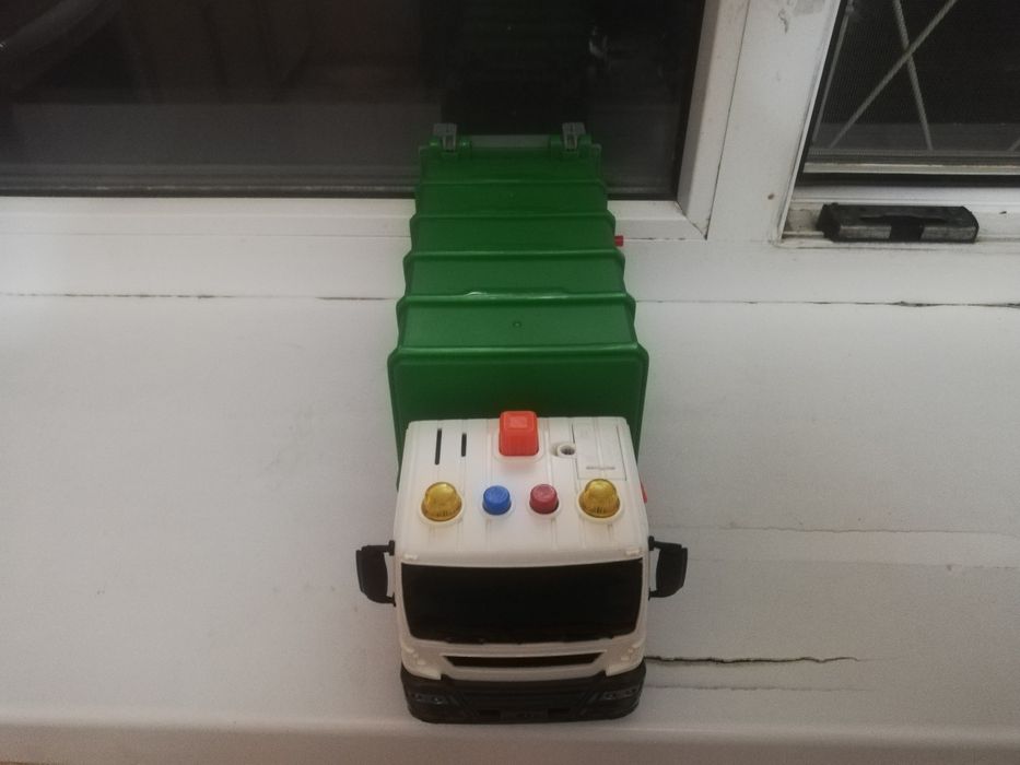 Мусоровоз игрушкыный
