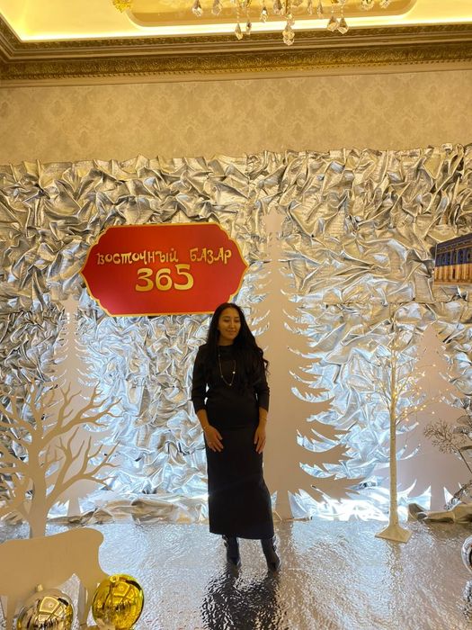 Чёрное атласное платье