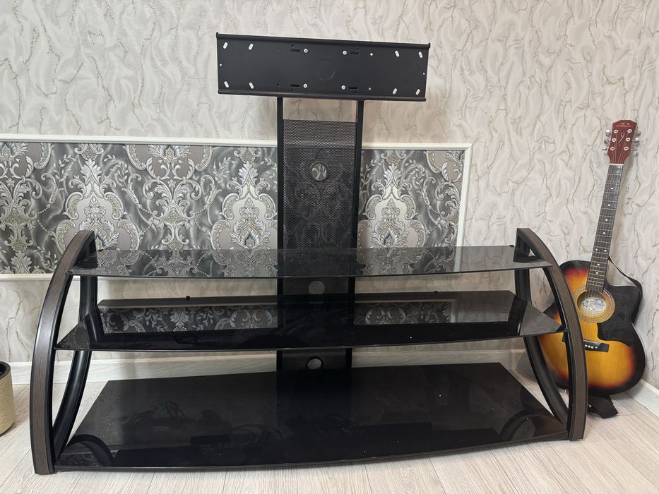 Подставка под телевизор с кранштейнером