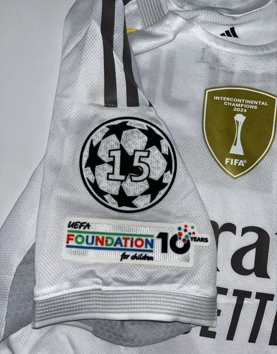 Tricou fotbal alb nr 7 cu Vinicius-Marime M-sezon 25/26