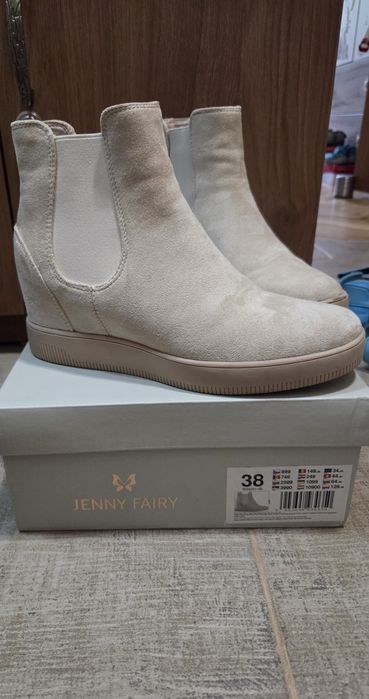 Велурени бежови боти 38 номер