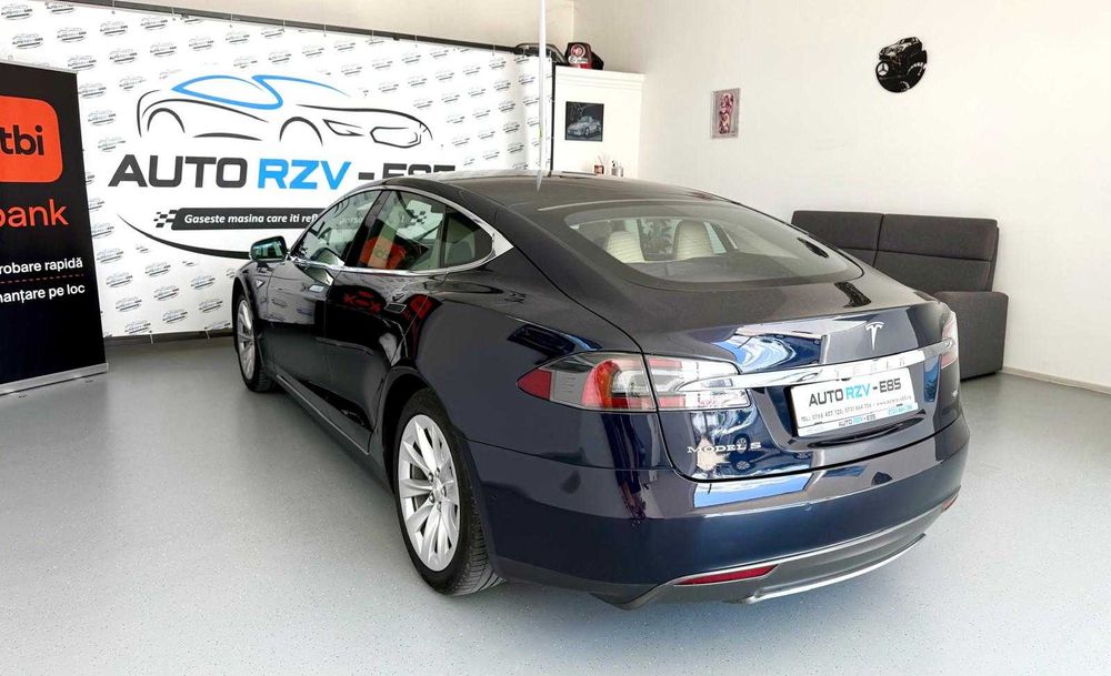 Tesla Model S 2015 incarcare gratuita