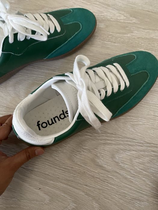 Продаются кросовки founds 40 размер