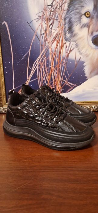 Продам кроссовки унисекс