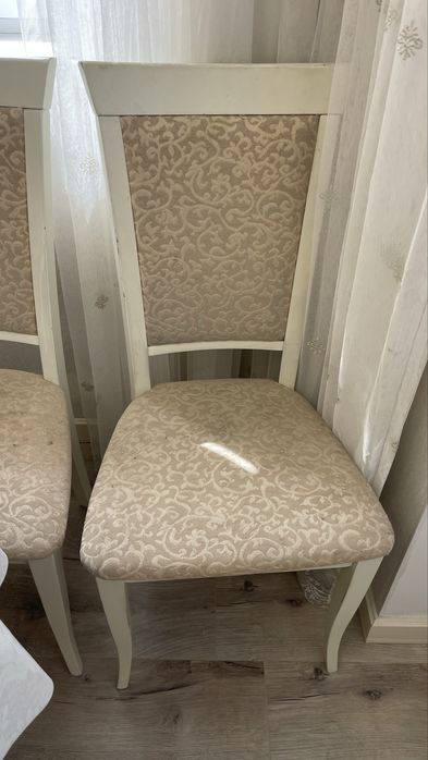 Продам сервант, стулья в подарок