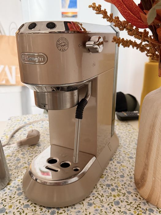 Кафемашина Delonghi Dedica златна