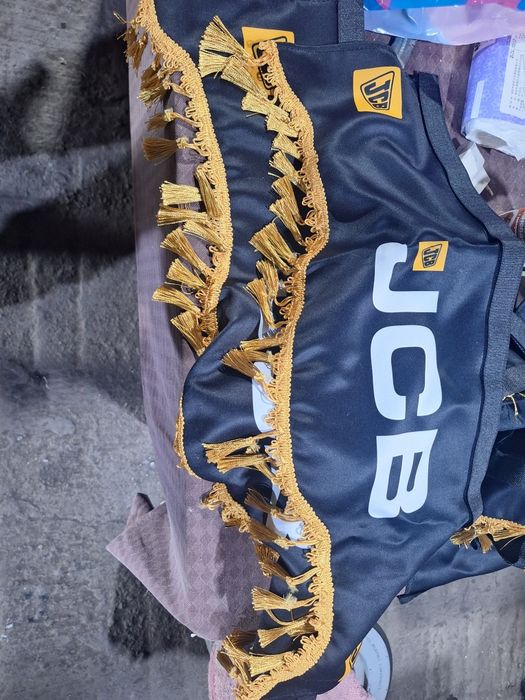 Продам шторки на маниту jcb