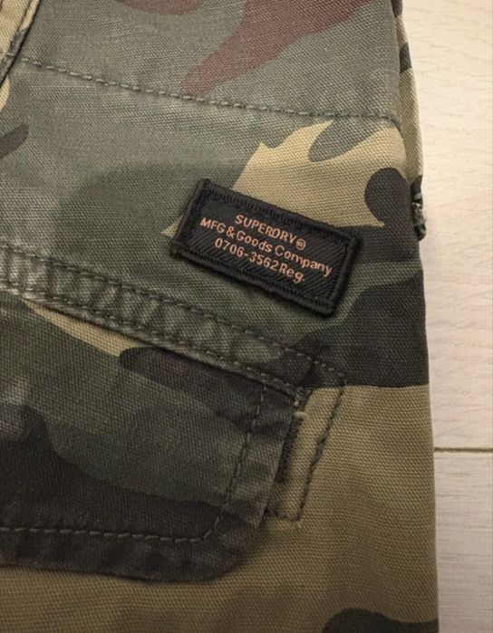 Pantaloni superdry army noi originali