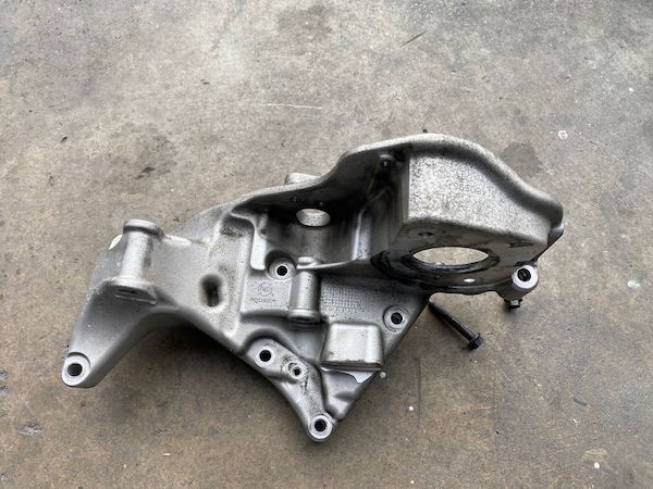 Suport alternator/generator VOLVO  S60 XC90 XC60 V90 S90  31480996