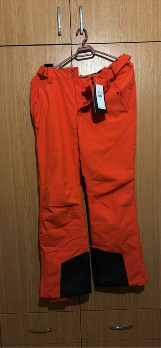 Geaca si pantaloni skii