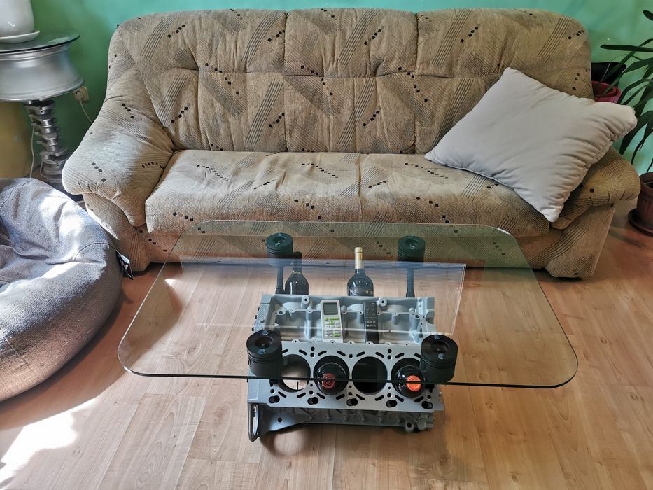 Холна маса от V образен блок на двигател