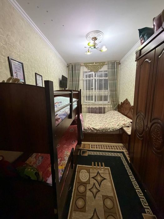 Чиланзар 10.  Продажа. 2 х комнатная. Срочно