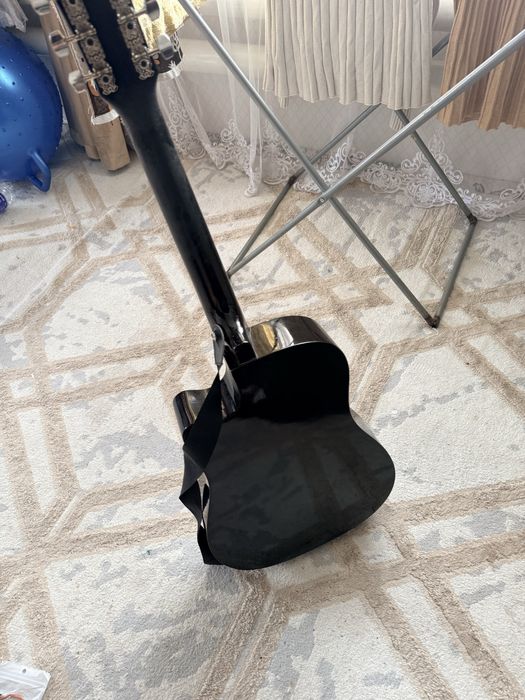 Акустическая гитара